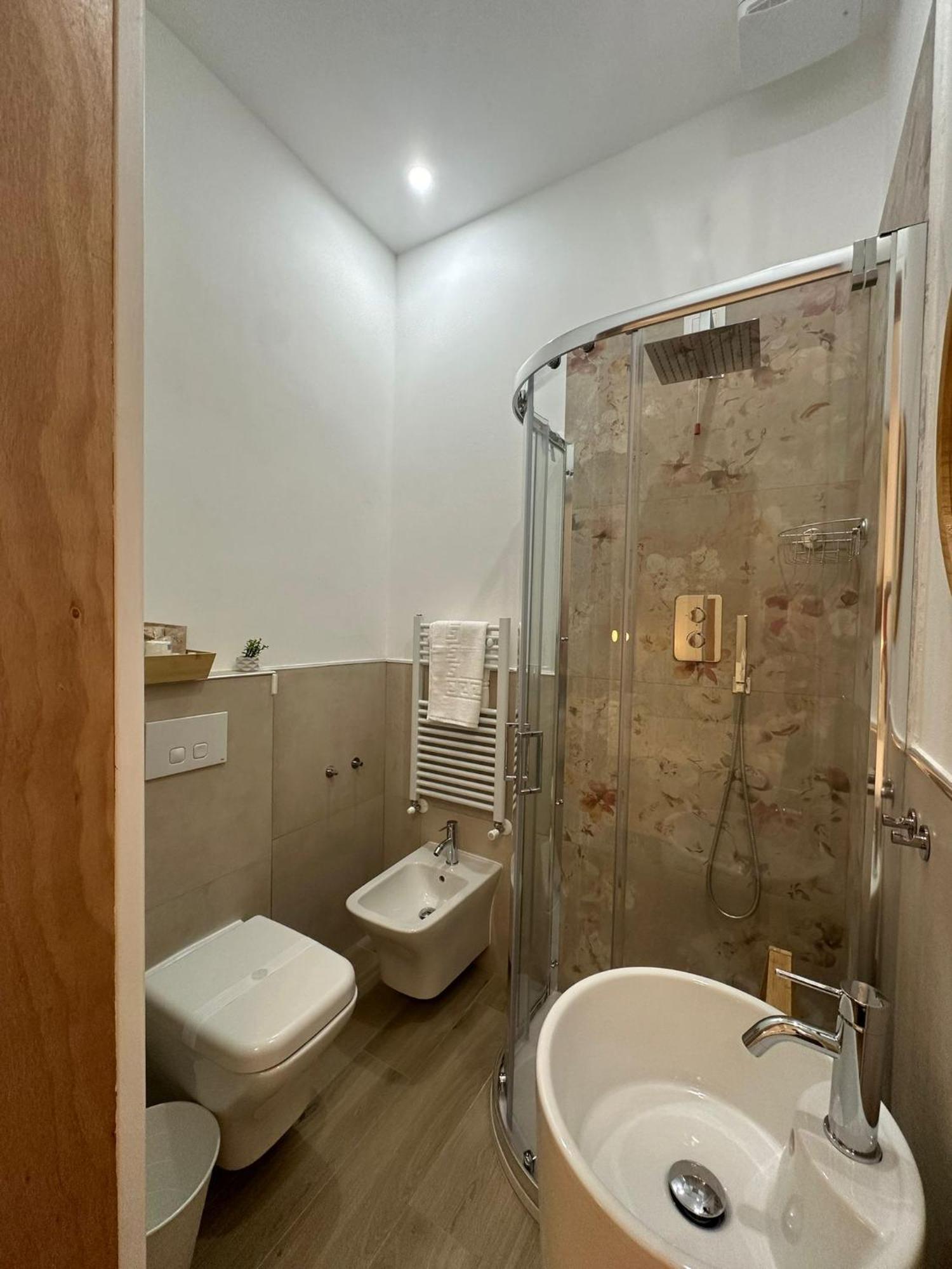 Center Rooms ลาสเปเซีย ภายนอก รูปภาพ